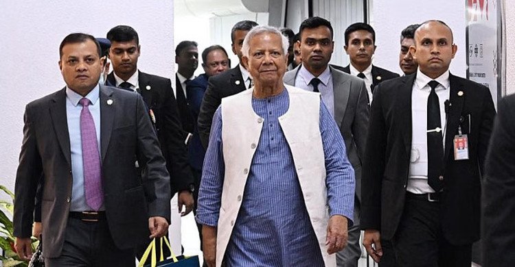 মালয়েশিয়া সফর শেষে দেশে ফিরলেন প্রধান উপদেষ্টা
